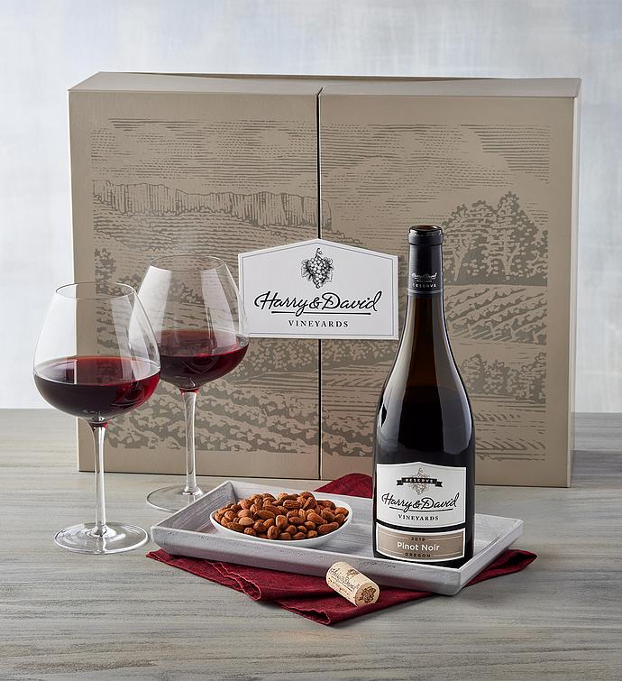 Reserve Pinot Noir with Glasses Gift Set